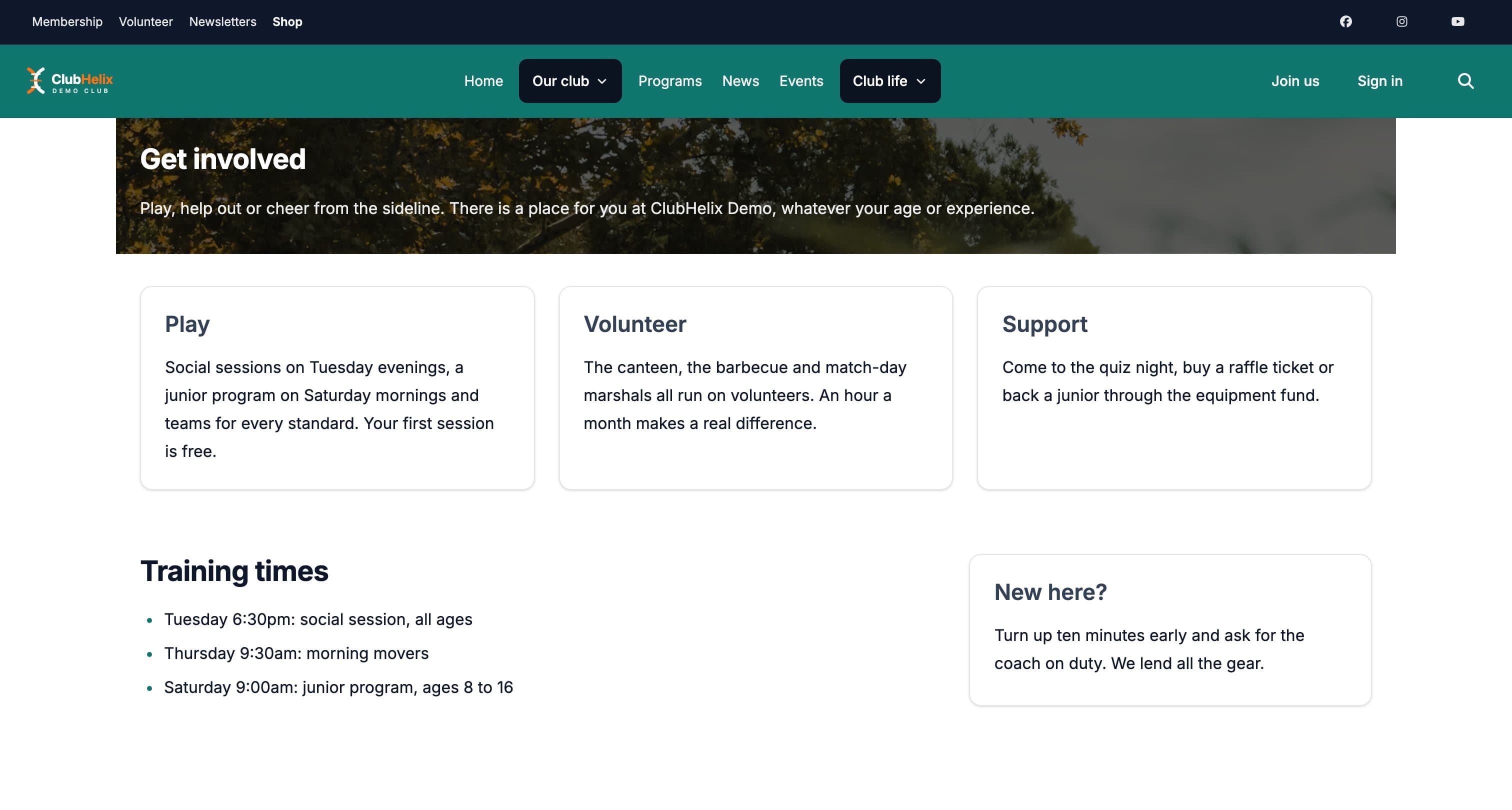 Una página de ClubHelix Demo que abre con una franja de foto bajo una capa oscura, seguida de una fila de tres columnas en recuadros
